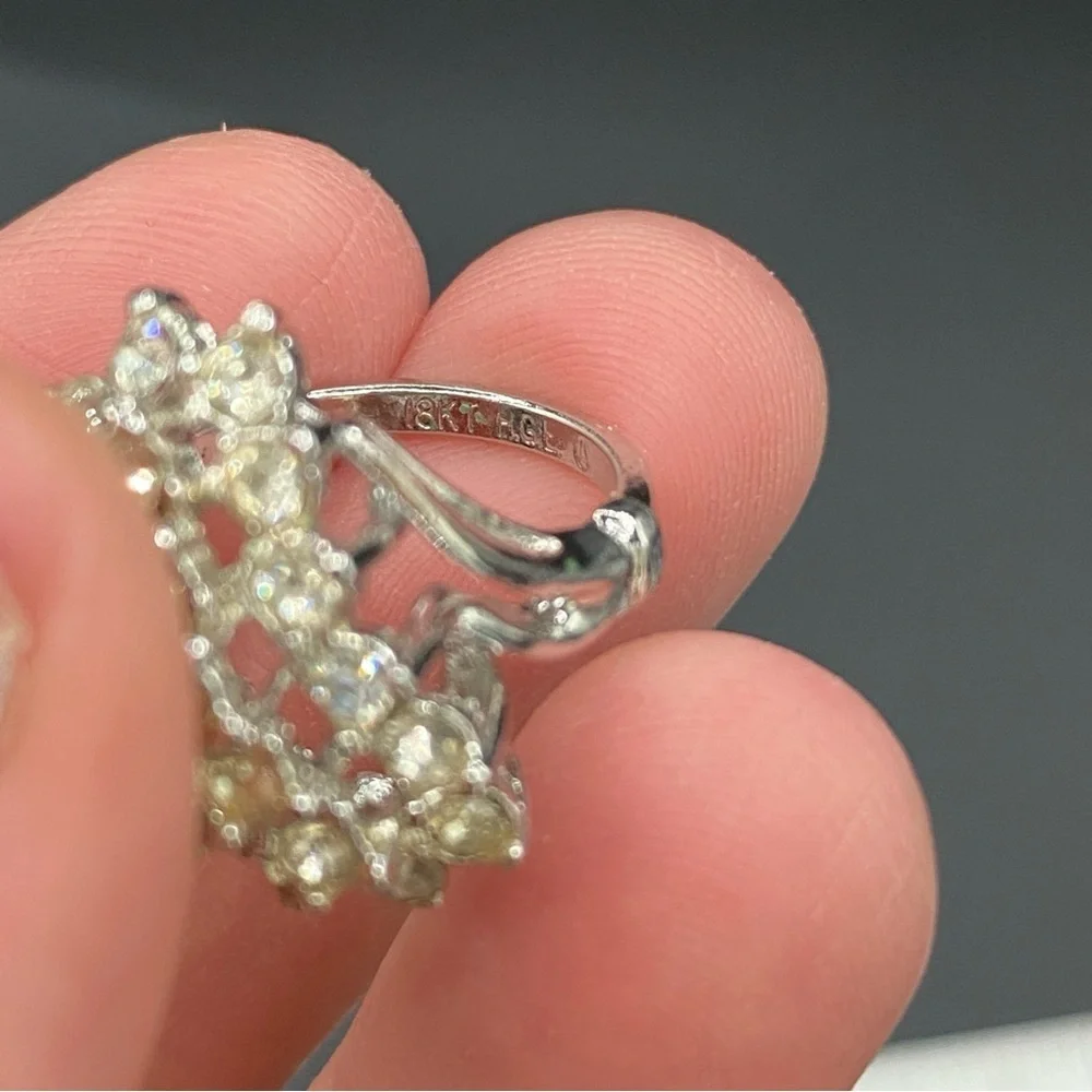 Vintage 18kt Rhodium Plated Tiered Cluster Ring with Clear Rhinestones